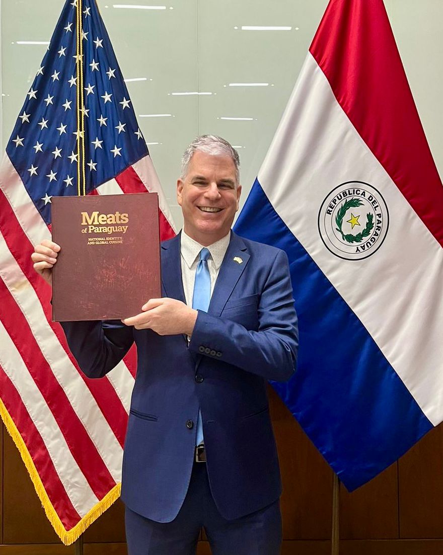 Felicidades a Paraguay por un año tan exitoso para el mercado de la carne. Celebramos juntos el primer aniversario y la consolidación de la presencia de la carne paraguaya en el mercado estadounidense. Este logro fue posible gracias al esfuerzo conjunto de colaboradores