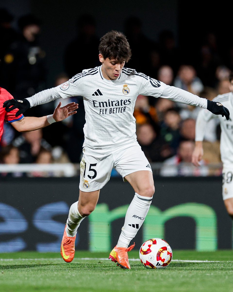 MadridSports_'s tweet photo. ▫️Acaba de confundir a Vinicius con Mbappé
▫️Le ha preguntado a Roberto Carlos si sería entrenador sin saber que había dirigido en 3 países distintos
▫️Lleva toda la 2ª mitad llamando "Bardachi" a Baradji

La narración de Juan Carlos Rivero se suma a la diversión de la goleada https://t.co/m8NgJbIw8U