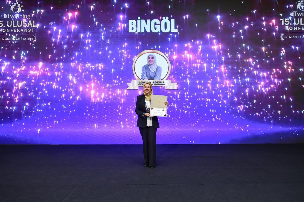 Antalya 15.Ulusal eTwinning Konferansında Bingöl'ü temsil etmenin gururunu yaşattığınız için teşekkürler,iyi ki eTwinning ailesindeyim 🏆🏆
<a href="/tretwinning/">eTwinning Türkiye</a> 
<a href="/bingolvaliligi/">T.C. Bingöl Valiliği</a> 
<a href="/bingolmem/">Bingöl MEM</a> 
<a href="/yusuf_tokus/">Yusuf TOKUŞ</a> 
<a href="/arge_mem/">Bingöl Mem Arge</a> 
<a href="/eTwinningBingol/">eTwinning Bingöl</a> 
<a href="/gultenix/">Gülten Butakın</a>