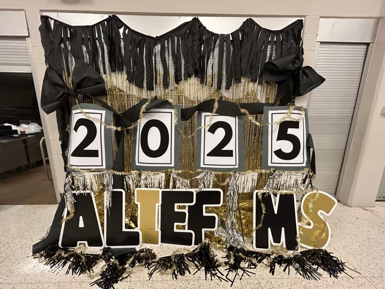 alief_middle's tweet photo. Welcome Back, AMS Staff! | #STRONGreturn | @Sroninub2Newby @HeyMrsCarterrrr @MMrbracy @aliefisd @TheExecEFFECT | Connect with us: https://t.co/bPCyQCnRqe | https://t.co/j4N6rRmeYq https://t.co/Vzp96HHX6l