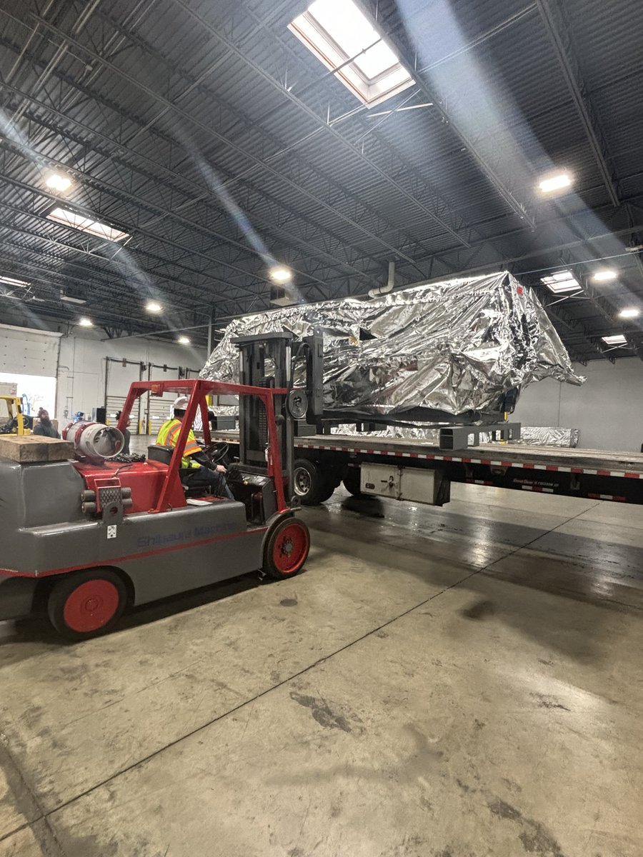 Shipping out this Shibaura ( <a href="/ShibauraM/">Shibaura Machine Company, America</a> ) #injectionmolding machine to a custom molder in WI this morning.  We love helping our customer run more efficiently!  Learn more here: shibaura-machine.com/injection-mold…

#plastics #plasticsindustry #molding #productivity #efficiency #manufacturing