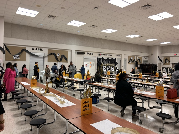 alief_middle's tweet photo. AMS Staff Breakfast | #STRONGreturn | @Sroninub2Newby @HeyMrsCarterrrr @MMrbracy @aliefisd @TheExecEFFECT | Connect with us: https://t.co/bPCyQCnRqe | https://t.co/j4N6rRmeYq https://t.co/PAH8suiRkQ