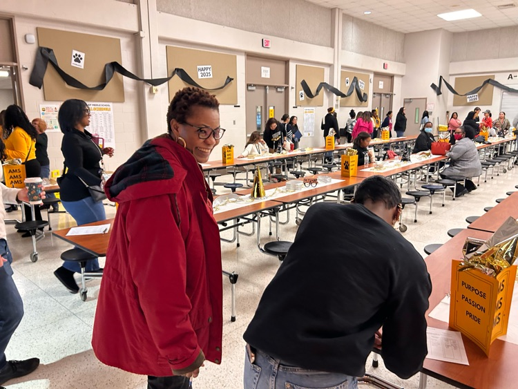 alief_middle's tweet photo. AMS Staff Breakfast | #STRONGreturn | @Sroninub2Newby @HeyMrsCarterrrr @MMrbracy @aliefisd @TheExecEFFECT | Connect with us: https://t.co/bPCyQCnRqe | https://t.co/j4N6rRmeYq https://t.co/PAH8suiRkQ
