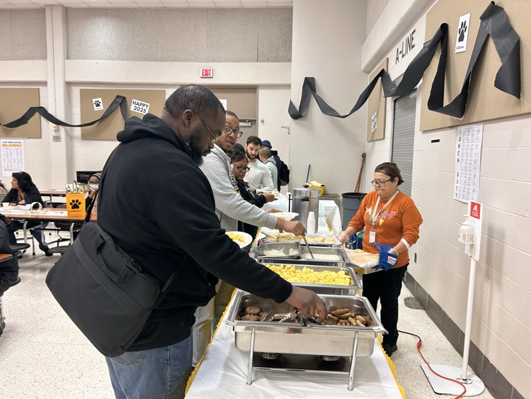 alief_middle's tweet photo. AMS Staff Breakfast | #STRONGreturn | @Sroninub2Newby @HeyMrsCarterrrr @MMrbracy @aliefisd @TheExecEFFECT | Connect with us: https://t.co/bPCyQCnRqe | https://t.co/j4N6rRmeYq https://t.co/Y3b2FIIm6u