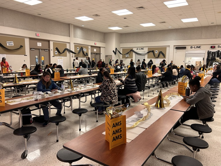 alief_middle's tweet photo. AMS Staff Breakfast | #STRONGreturn | @Sroninub2Newby @HeyMrsCarterrrr @MMrbracy @aliefisd @TheExecEFFECT | Connect with us: https://t.co/bPCyQCnRqe | https://t.co/j4N6rRmeYq https://t.co/Y3b2FIIm6u