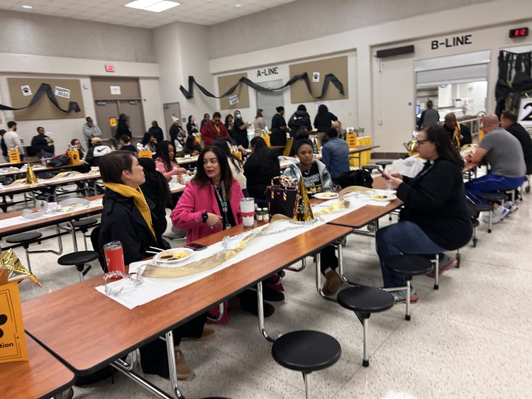 alief_middle's tweet photo. AMS Staff Breakfast | #STRONGreturn | @Sroninub2Newby @HeyMrsCarterrrr @MMrbracy @aliefisd @TheExecEFFECT | Connect with us: https://t.co/bPCyQCnRqe | https://t.co/j4N6rRmeYq https://t.co/Y3b2FIIm6u