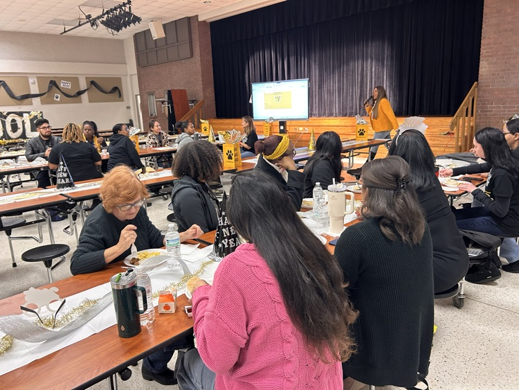 alief_middle's tweet photo. AMS Staff Breakfast | #STRONGreturn | @Sroninub2Newby @HeyMrsCarterrrr @MMrbracy @aliefisd @TheExecEFFECT | Connect with us: https://t.co/bPCyQCnRqe | https://t.co/j4N6rRmeYq https://t.co/Y3b2FIIm6u