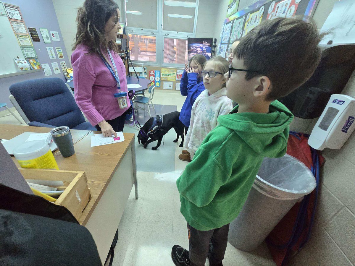 Today was Salsa’s first day at Fairfield!  #wearemaumee #pantherpawsprogram <a href="/maumee_schools/">Maumee City Schools</a> <a href="/FairfieldPTO/">Fairfield Families PTO</a>