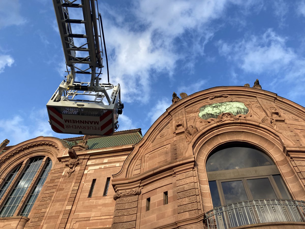 Traditionell am 6. Januar hat der Neujahrsempfang der Stadt #Mannheim stattgefunden. Wir waren dabei, mit Ständen, guten Gesprächen, als Brandsicherheitswachdienst und weithin sichtbar auch vor dem Rosengarten. #Feuerwehr