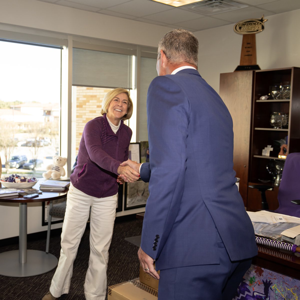 TCUWomensGolf's tweet photo. Future looks awfully bright with @Buddie52 as our leader 🤝

We enjoyed meeting our newest AD and welcoming his family to Fort Worth today https://t.co/ZJ6gQcj2ZD