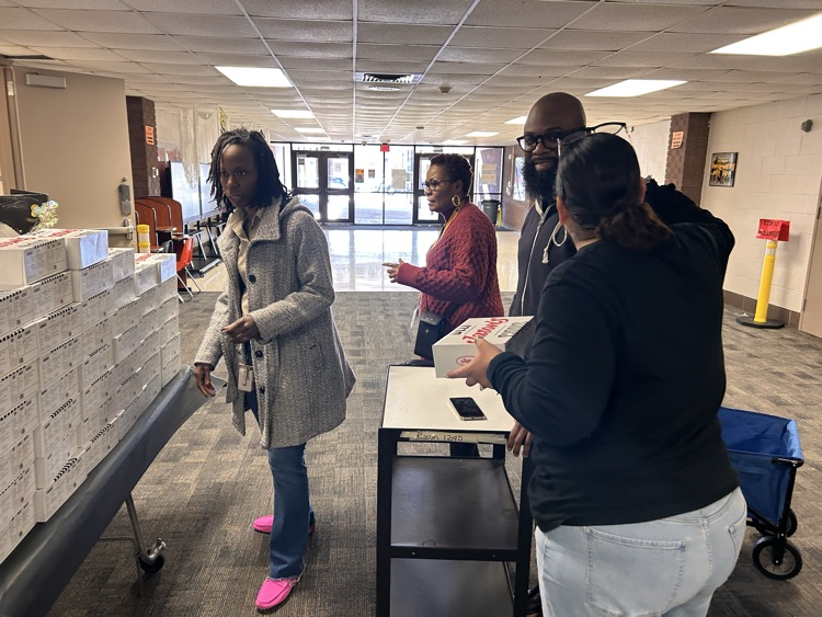 alief_middle's tweet photo. Thanks @Jasonsdeli &amp; our AMS Admin Team for the great lunch! | #STRONGreturn | @Sroninub2Newby @HeyMrsCarterrrr @MMrbracy @aliefisd @TheExecEFFECT | Connect with us: https://t.co/bPCyQCnRqe | https://t.co/j4N6rRmeYq https://t.co/99F8F090zq