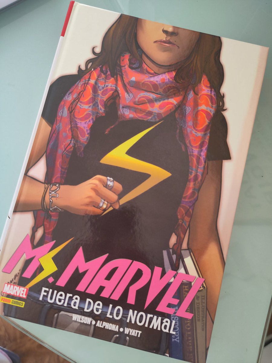 Los Reyes Magos me han traído el comic de la primera super heroína musulmana de Marvel. Una delicia. 
Kamala Khan es mi "prefe"
Y como siempre, el comic puede servir para debatir sobre realidades diversas