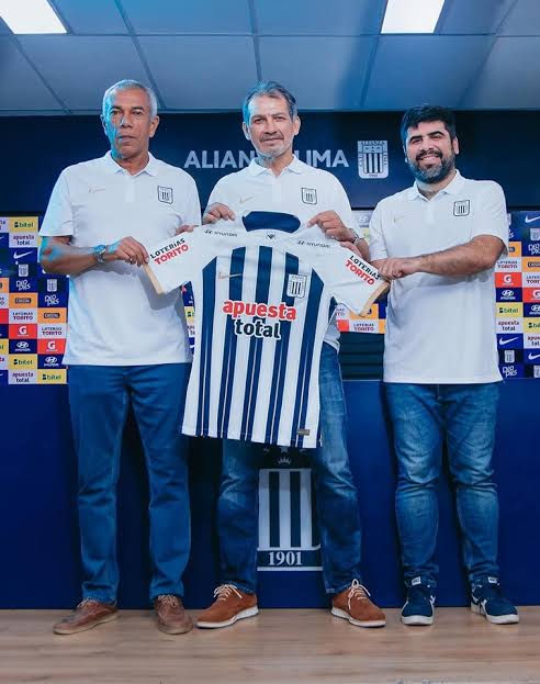 Juan Pablo Torres de <a href="/Exitosadeportes/">Exitosa Deportes</a> gente que trabaja en <a href="/ClubALoficial/">Club Alianza Lima</a> acaban de enviarme el documento "Esta carta de intención no tiene validez jurídica si es que el jugador no pasa los exámenes medicos" "Necesitaría 1 mes y medio para hacer fútbol, no pasó los exámenes"