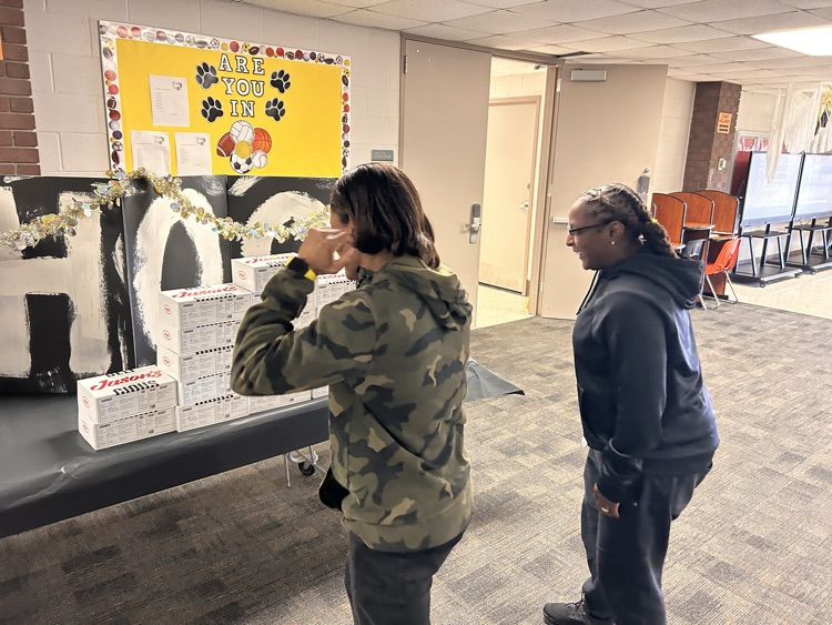 alief_middle's tweet photo. Thanks @Jasonsdeli &amp; our AMS Admin Team for the great lunch! | #STRONGreturn | @Sroninub2Newby @HeyMrsCarterrrr @MMrbracy @aliefisd @TheExecEFFECT | Connect with us: https://t.co/bPCyQCnRqe | https://t.co/j4N6rRmeYq https://t.co/AhCs9L6SxB