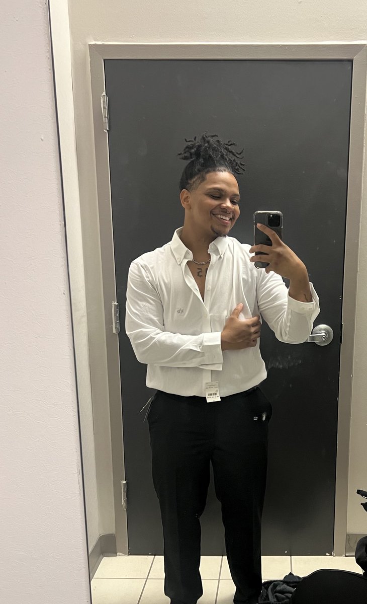 ftmAndre's tweet photo. Never been happier to go suit shopping
#transmasc
#weightloss
#fitness
#prettyboy https://t.co/74x58cMQ8m