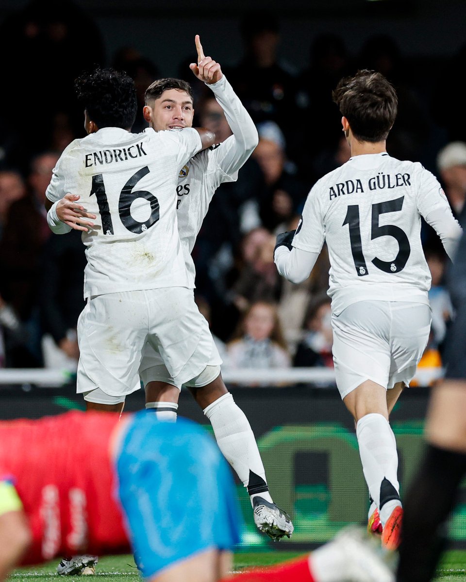 realmadrid's tweet photo. 🌟 @FedeeValverde
🌟 @Camavinga
#LaCopaMola https://t.co/tKolMxUt3M