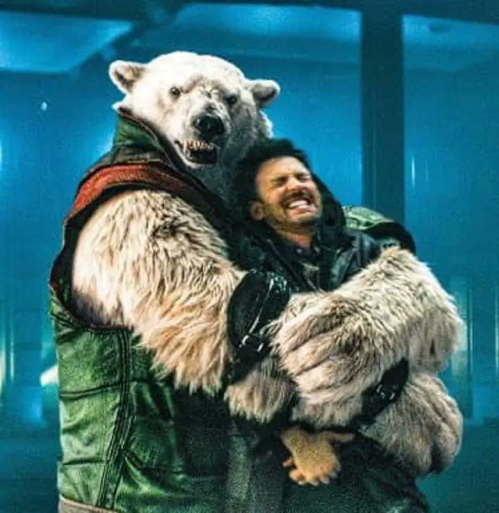 stilecandy's tweet photo. Yo dando un abrazo de oso 
Te quiero García 
#RedOneMovie 
#codigotrajerojo https://t.co/0U2yzxzG4K
