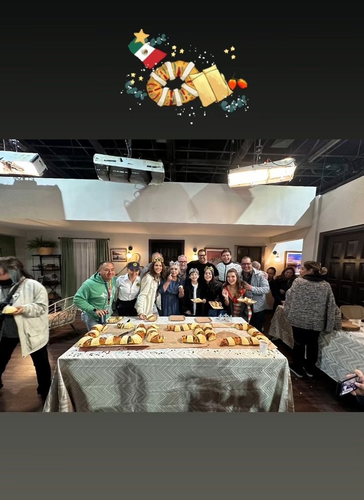 #amartelenovela celebra #REYES  <a href="/AnaMartinActriz/">Ana Martín</a> <a href="/evacedenor/">Eva Cedeno</a> <a href="/lalopalacioshaq/">Lalo Palacios</a>