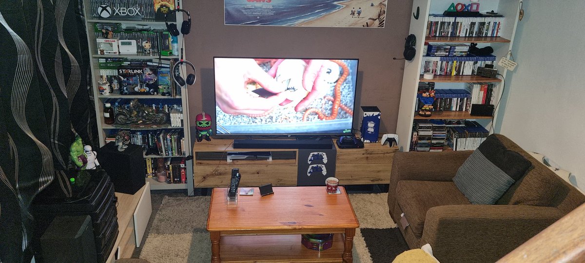 chaos_r3born's tweet image. Man cave upto date with the pro and series x need more shelf space now lol 
#PS5Pro 
#XboxSeriesX 
#Mancavers