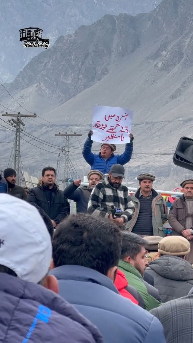 The_North_Blood's tweet photo. The ongoing sit-in at Aliabad in Hunza has been going on for four days. The protesters are demanding that the electricity shortage in Hunza be addressed. For four days, the government and the district administration have failed to satisfy the protesters.
#Hunza #PowerCrises https://t.co/xWkM2stms7