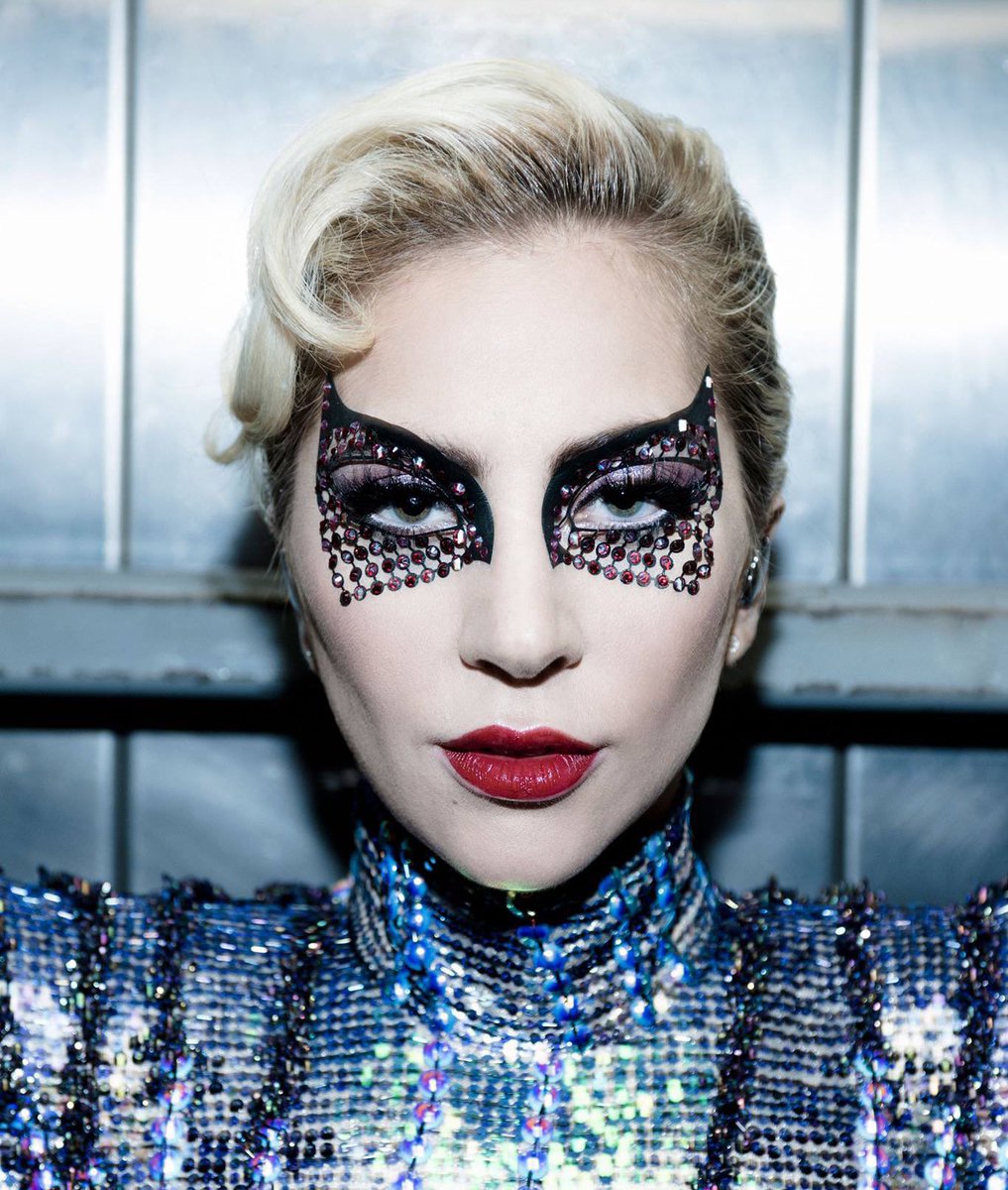 bchartsnet's tweet photo. Lady Gaga se junta a Michael Jackson e Janet Jackson como os únicos artistas na história que conquistaram vários hits em #1 na Hot 100 em três décadas diferentes. 👑 https://t.co/3tZECCaBDV