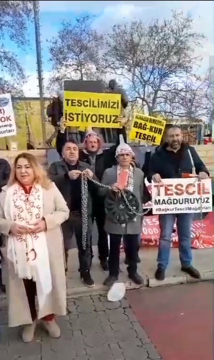 <a href="/cenginyurt52/">Cemal Enginyurt</a> ‼️VERGİ veya ODA KAYDI OLAN #BAĞKUR #TESCİL MAĞDURLARININ HAKLARINI VERMEMEK #İKTİDARIN AYIBI DEĞİL Mİ❓
ESNAFIN HAKLARINA GASP DEĞİL Mİ ❓
KUL HAKKI DEĞİL Mİ ❓
<a href="/RTErdogan/">Recep Tayyip Erdoğan</a>
<a href="/isikhanvedat/">Prof. Dr. Vedat Işıkhan</a> 
<a href="/_cevdetyilmaz/">Cevdet Yılmaz</a>
#BağkurTescilMağdurları