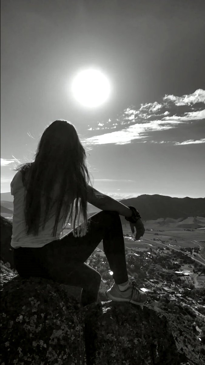 LuOl20958448's tweet image. โงโง
Our doubts are traitors, and make us lose the good we often might win, by fearing to attempt.
โ William Shakespeare