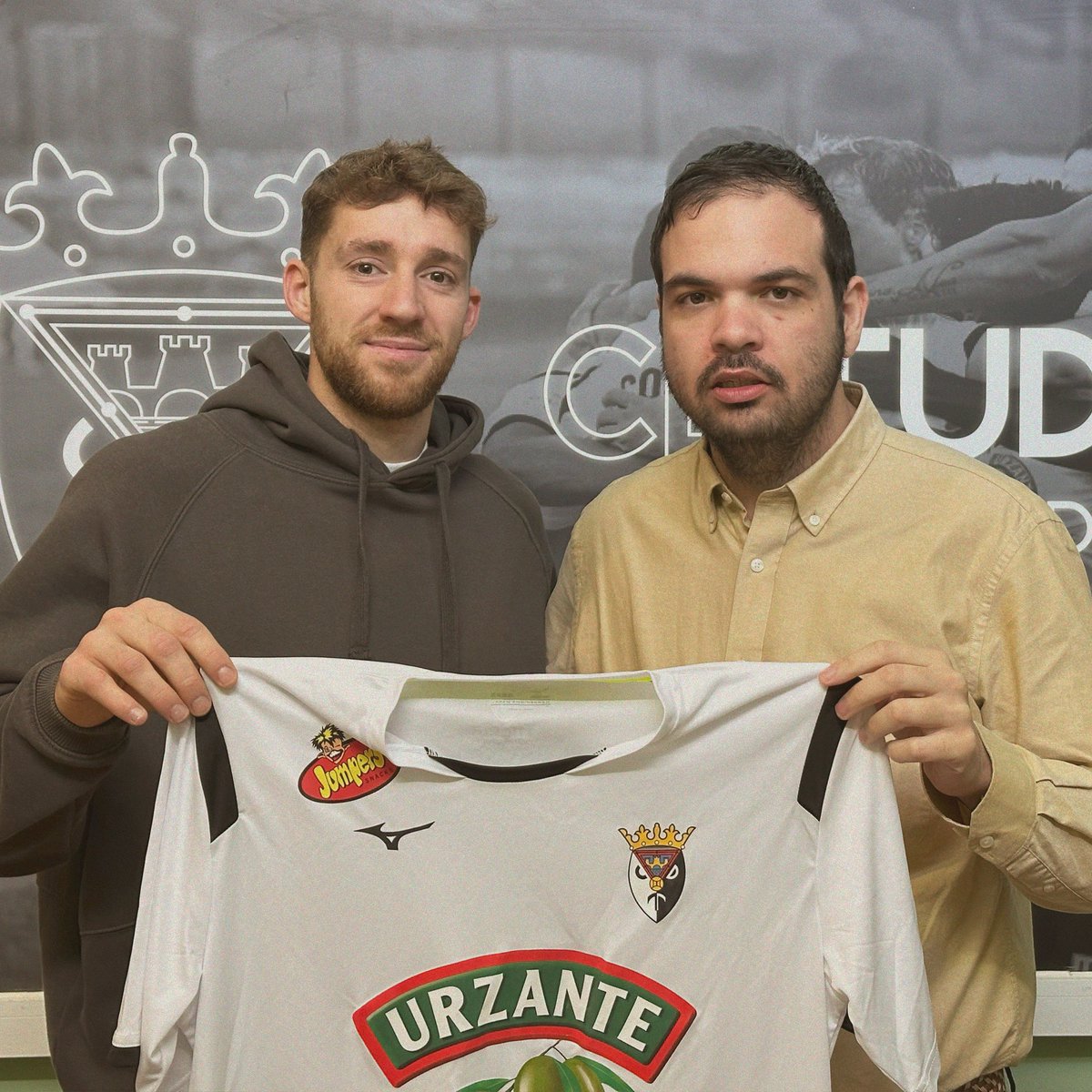 🎙️ 𝐃𝐄𝐂𝐋𝐀𝐑𝐀𝐂𝐈𝐎𝐍𝐄𝐒

“Estoy muy ilusionado  por unirme a un gran club como es el Tudelano. Tengo muchas ganas de aportar el máximo para ayudar al equipo a alcanzar sus objetivos.”

#OrgullososDeLoNuestro