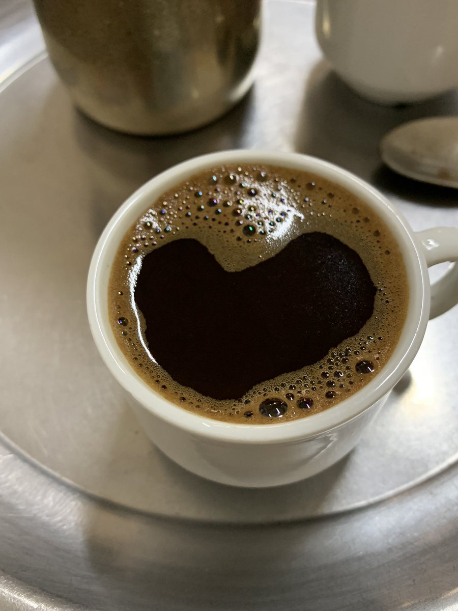 شاركونِي صورة لآخر كوب قهوة لكم.