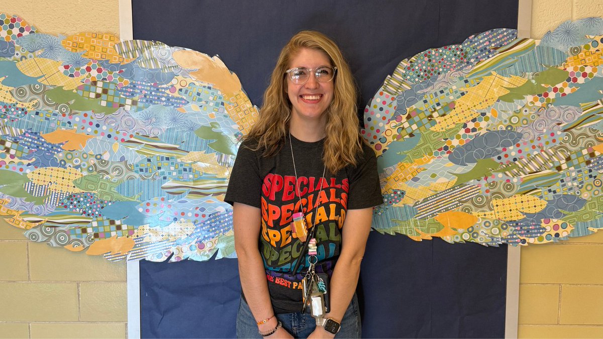 Alum Kellie Clinton (MSLIS ’20) considered becoming a teacher before entering the #iSchoolUI’s K-12 Licensure program to become a school librarian. Get to know Kellie ▶️ bit.ly/3DLwZ7W

Learn more about the program in our 1/22 info session ▶️ bit.ly/41Zu711