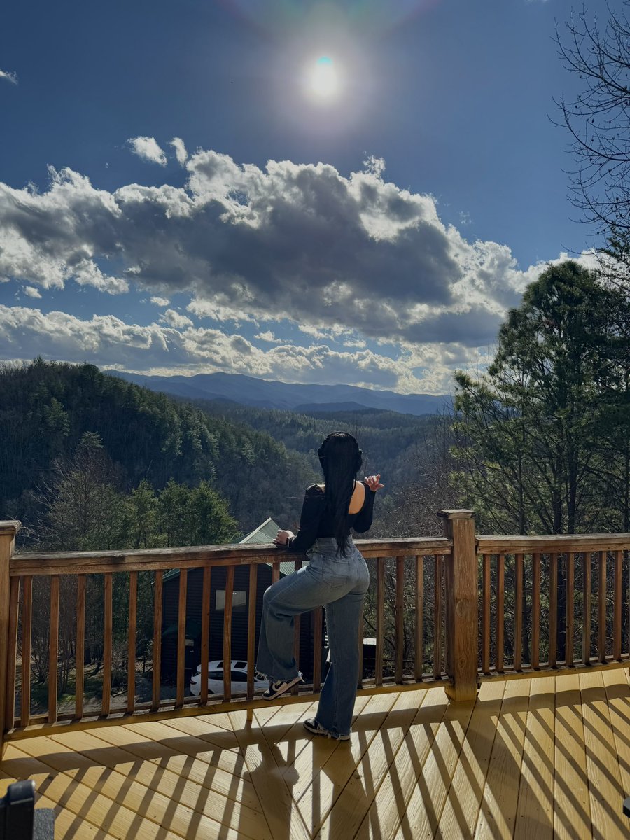 ohitsjessss's tweet photo. Great Smokey Mountains🏔️🪵 https://t.co/B20ZAdaUvK