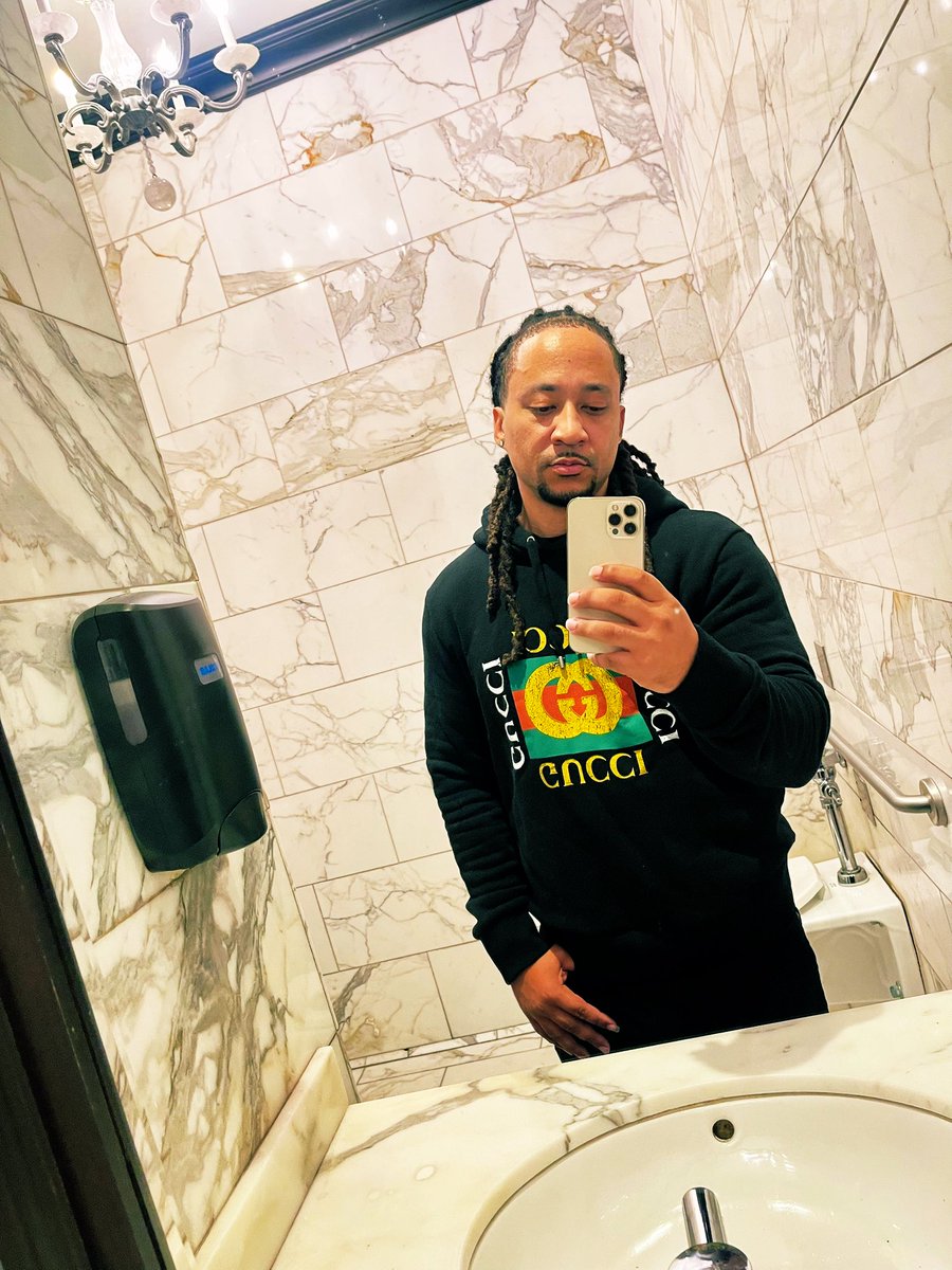 _knice's tweet image. All she do is subtweet me might as well put me as her avi 🙃