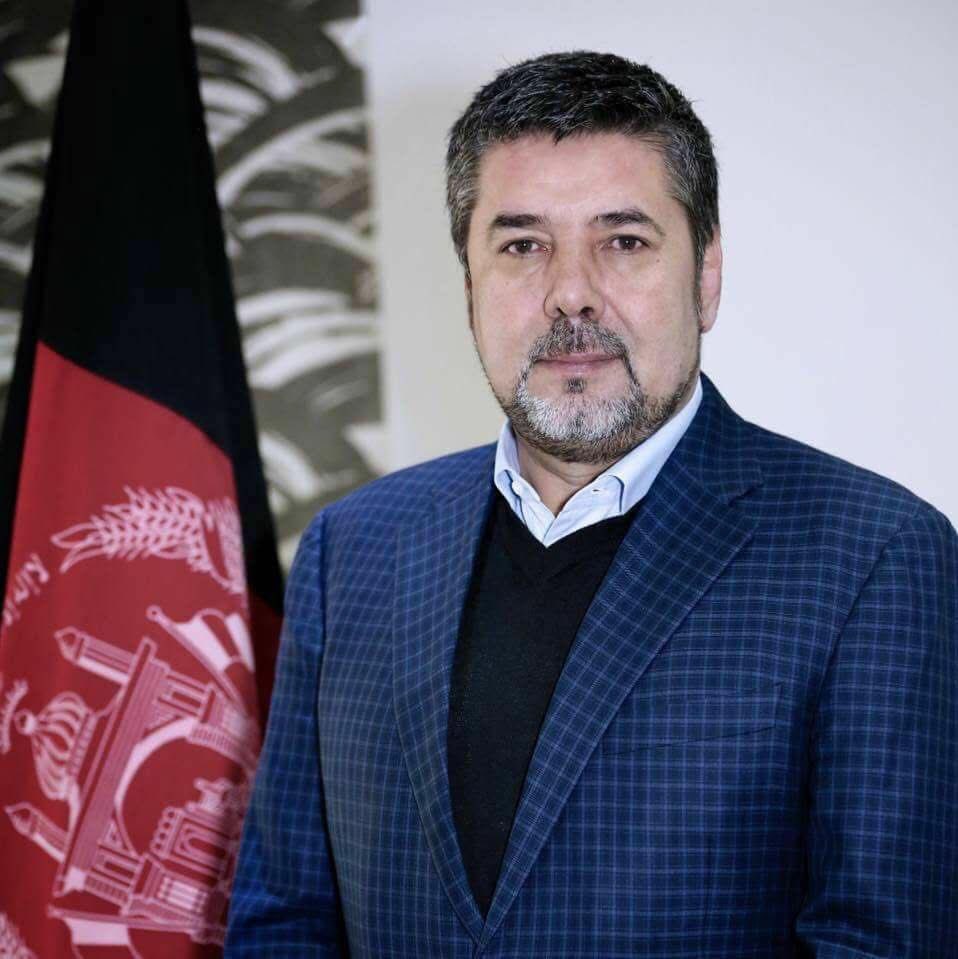 رحمت الله نبیل رییس پیشین امنیت ملی  : 
در انتخابات ریاست جمهوری سال ۲۰۱۴ عبدالله اول ، زلمی رسول دوم و اشرف غنی در مقام سوم قرار گرفته بودند، ما اسناد کافی و مستند داشتیم ولی کمیسیون انتخابات رای زلمی رسول را کم کرد غنی را در جایگاه دوم قرار داد، در دور دوم انتخابات عبدالله