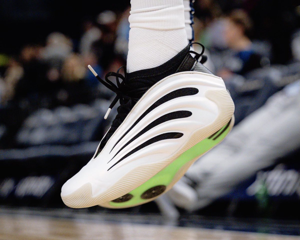 James Harden debuts the “Pearlized” adidas Harden Vol. 9 🦷