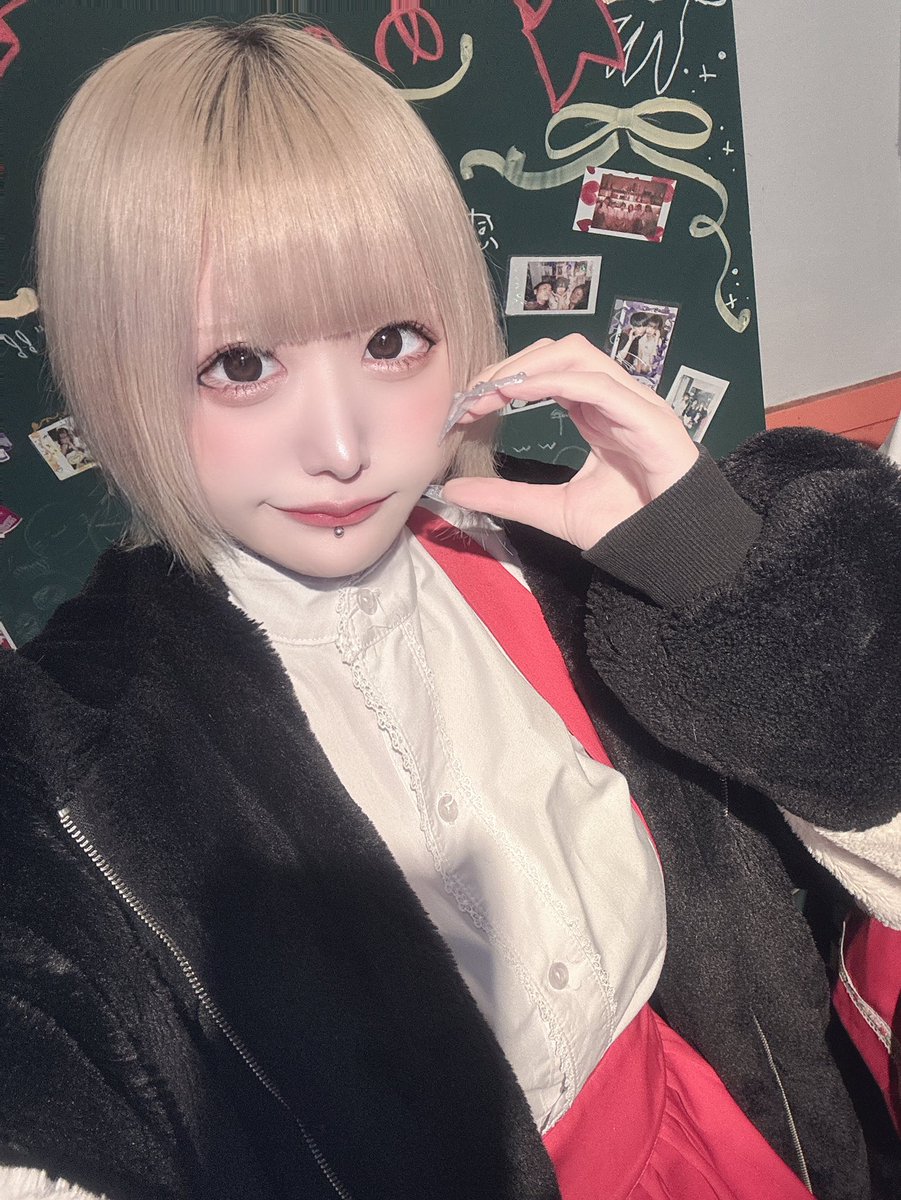(((　'ω'　)))ｷｭｲﾝ 湿気で髪の毛ｵﾜ
今日まったり予報なので救世主求む

#自撮り界隈  #男装 #自撮り界隈さんと繋がりたい #いいね返し #美男美女さんと繋がりたい  #1mmでもいいなと思ったらいいね #コンカフェ  #池袋 #コンカフェ嬢と繋がりたい