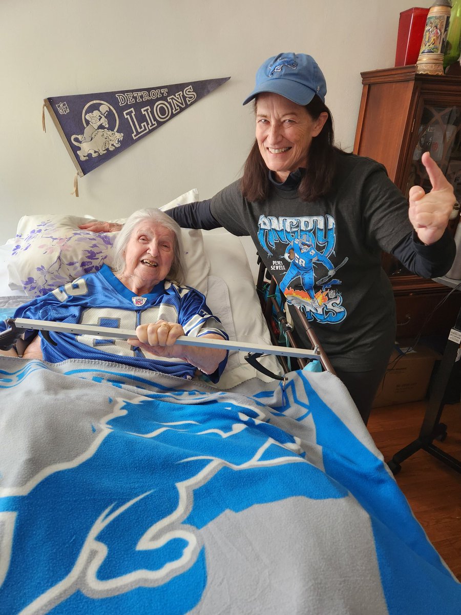 Mary Lou McNulty, 96 yr old former season tix holder rockin' her Bobby Layne Jersey with her Angry "Grabbit" Sceptor &amp; daughter- lifelong fan Jennie watch faithfully every week from CA. #GMFB, <a href="/KyleBrandt/">Kyle Brandt</a>, <a href="/gmfb/">Good Morning Football</a> #AngryRuns,
#OnePride