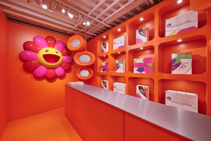 広告はラフォーレ原宿や表参道にも🔍 ルイ・ヴィトンと村上隆のコラボ