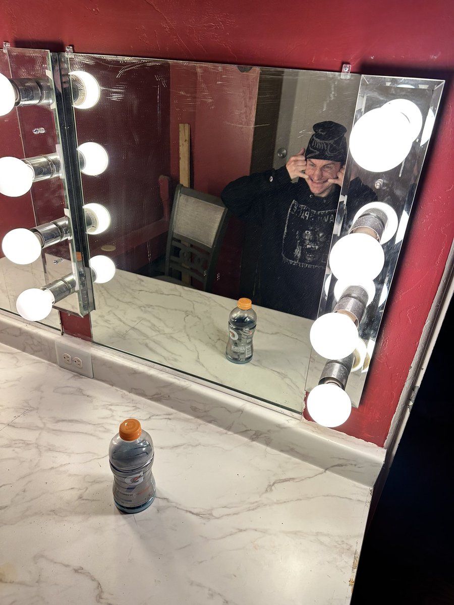 apexpredatorhc's tweet image. let’s put a smile on that face…