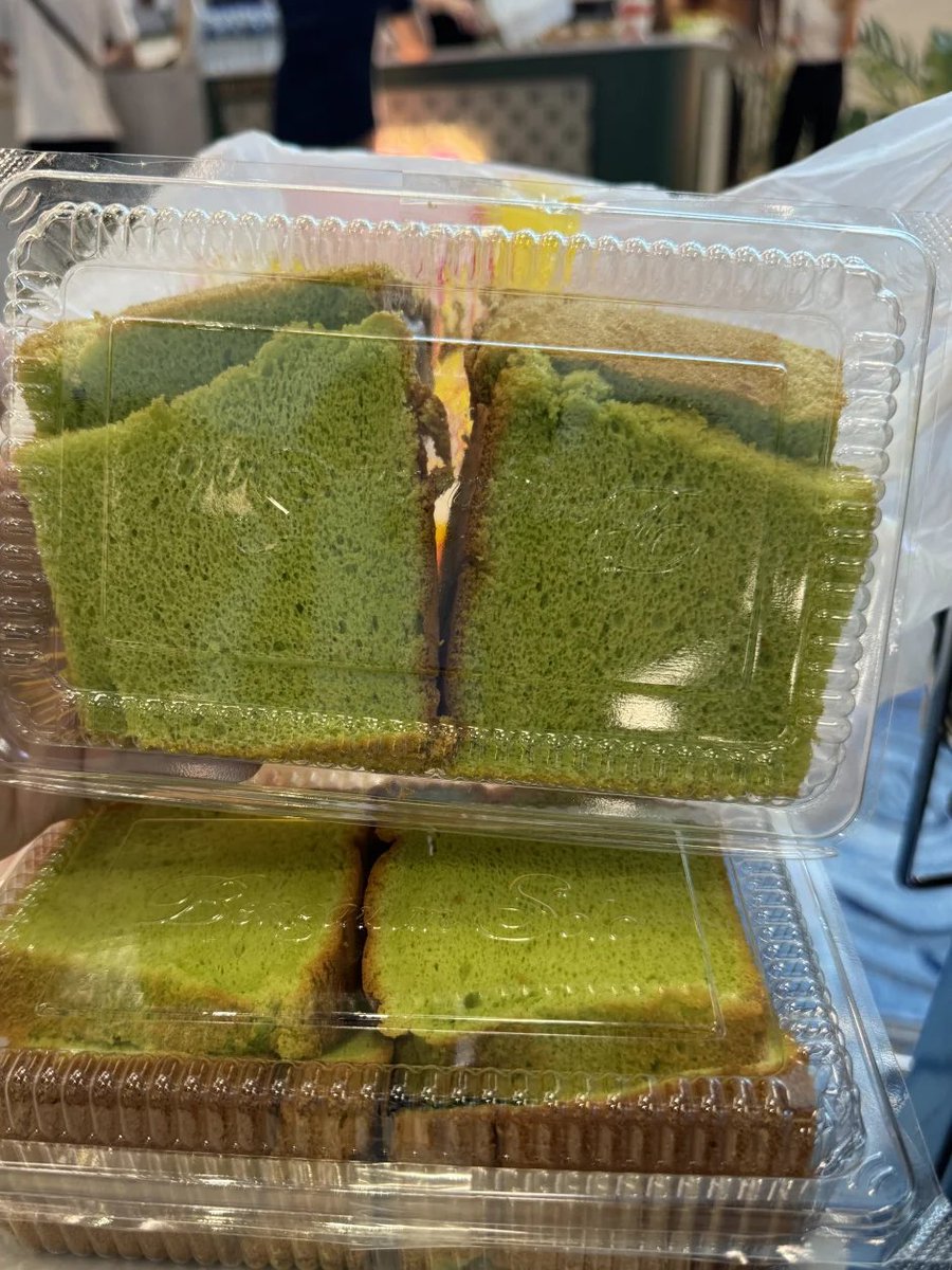 カラフルなケーキがまずいなんて、本当に間違って買ったんです!