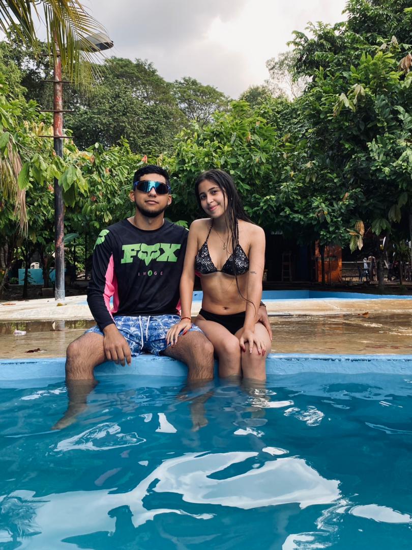 sebasssespinoza's tweet photo. recorriendo nuevos lugares junto al amor de mi vida 🤎 https://t.co/46zgelG4dM
