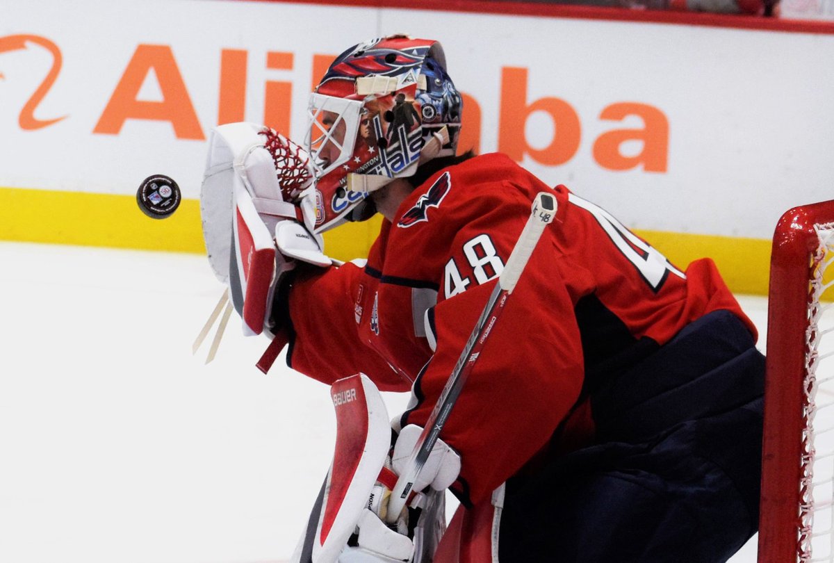 Look closely at the puck. Might be my favorite pic from this past Saturday Logan Thompson <a href="/Capitals/">Washington Capitals</a> @nhl