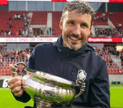 aunrrahman's tweet photo. Pep Lijnders, Gio Van Bronckhorst, Mark Van Bommel, &amp; Philipp Cocu.

Notable &amp; Available Coach with 🇳🇱Dutch Nationality.

*Barangkali kayak PPN, bisa retur karena reaksi publik. Barangkali. https://t.co/WOXRlTU6Bk