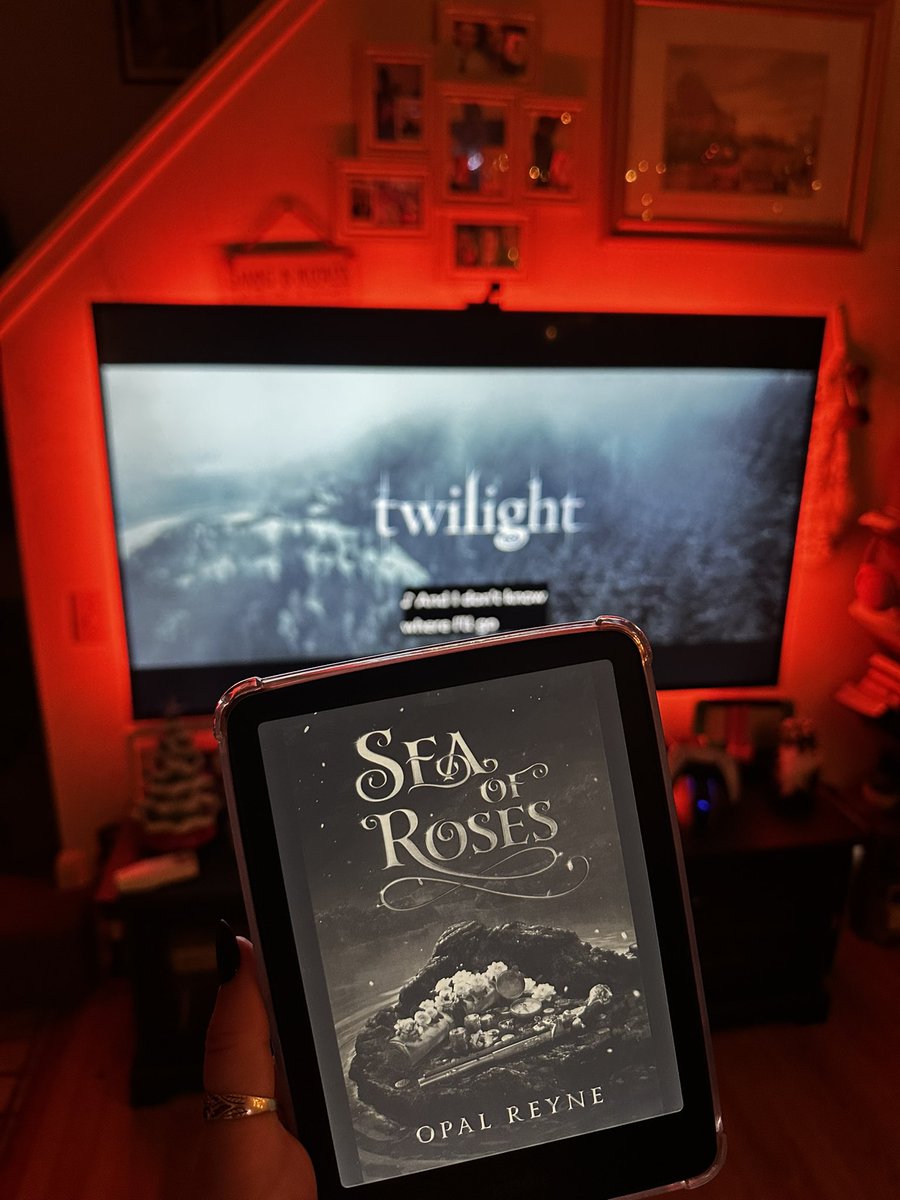 Its a snowy nights, so catch me on the couch with some spiked hot chocolate ✌🏻