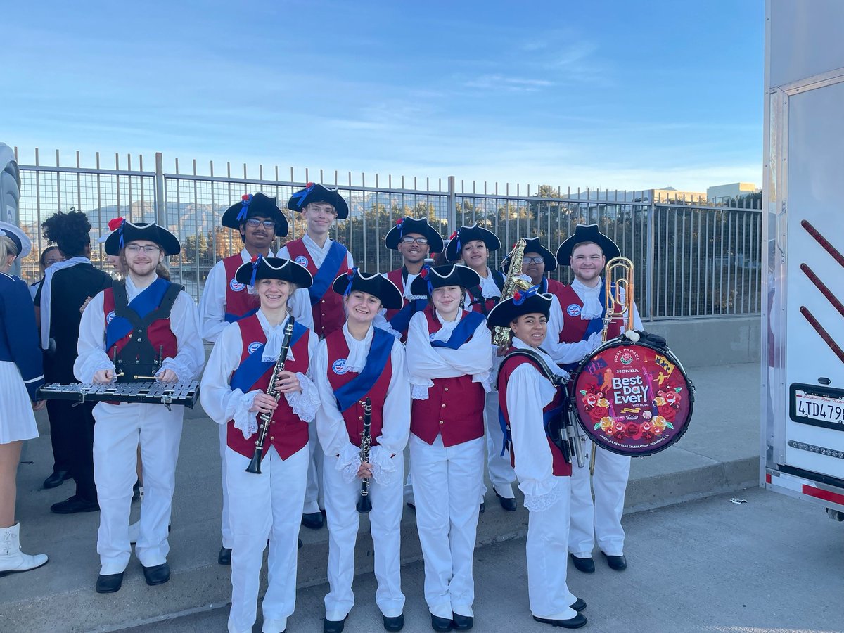 greenleestweets's tweet photo. @smsweeneyauthor @FitchburgAD Thanks for giving flowers to our students in the New England Honor Band at tonight's game. Although we couldn't all be present, we're grateful you took the time to recognize their achievements and our history! 
#threecheersfortheredandgray https://t.co/zWX5lSr0yr
