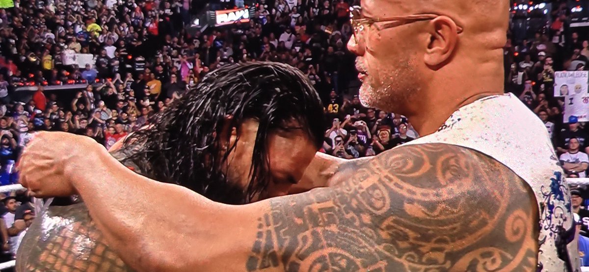 Jmanisalive's tweet photo. Legit WM vibes on #Netflix, hope they can keep up this feel. #WWERaw https://t.co/LXtgSdf1xo
