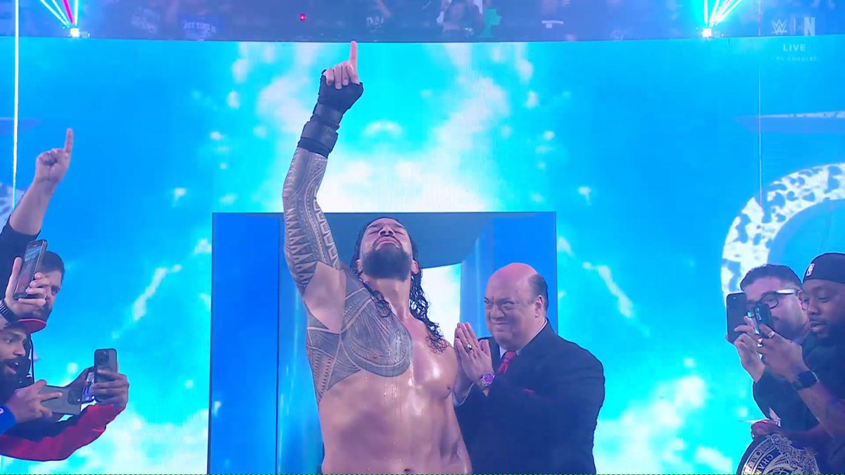 #RomanReigns ☝🏼☝🏼☝🏼☝🏼
#WWERaw