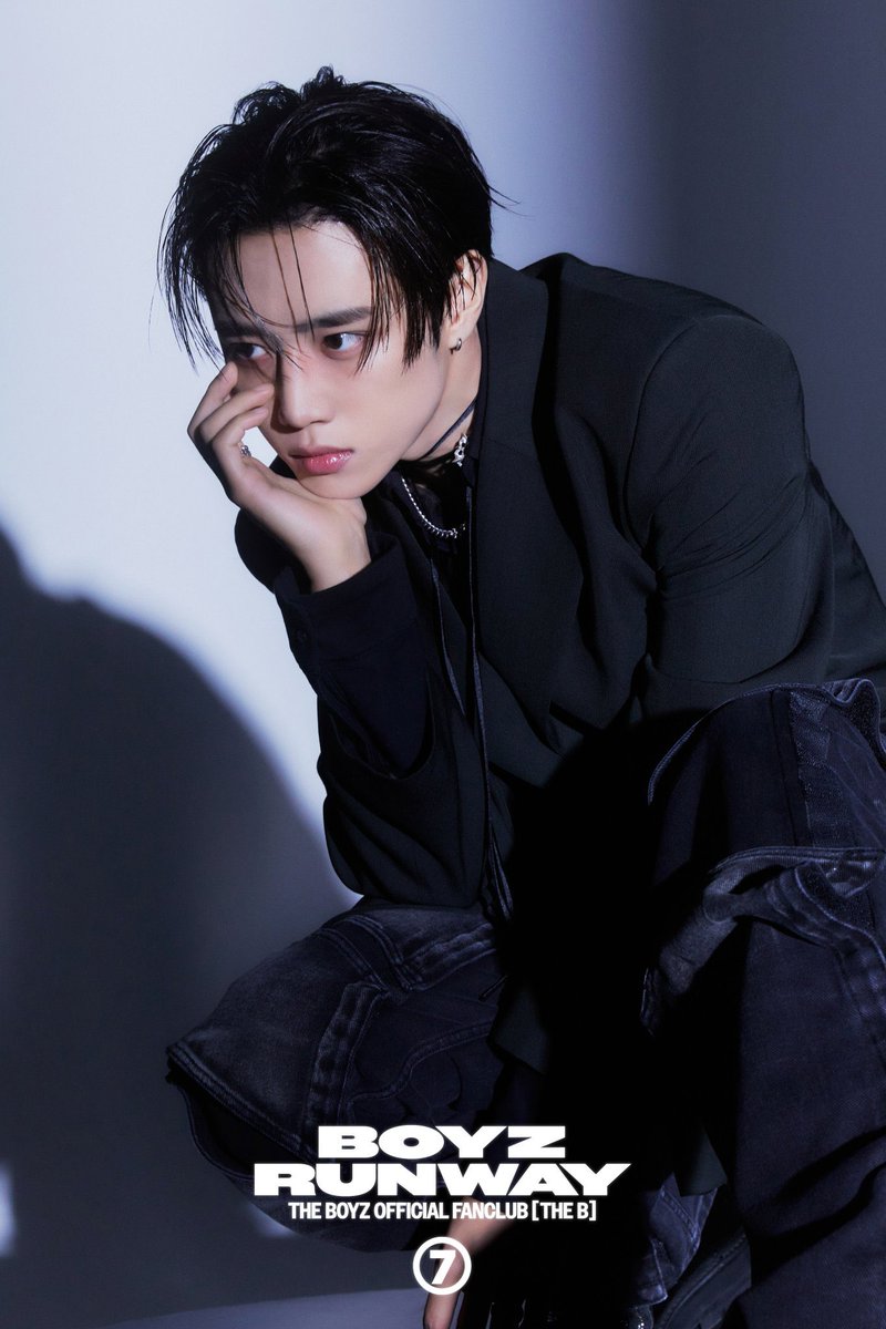 R0ck_19's tweet photo. 잘생겼다….. https://t.co/o7DTbXD0Zk