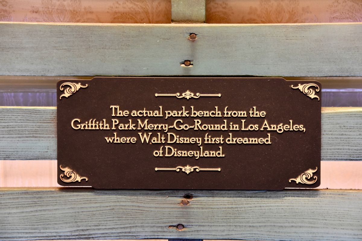 🧵In the 1940s, Walt Disney reimagined what fairs and carnivals could be. Inspired by Saturdays at Griffith Park with his daughters, he dreamed of a place where families could have fun together—something better than a carnival. That dream? Disneyland. 🌟 1/7
#DreamItDoIt