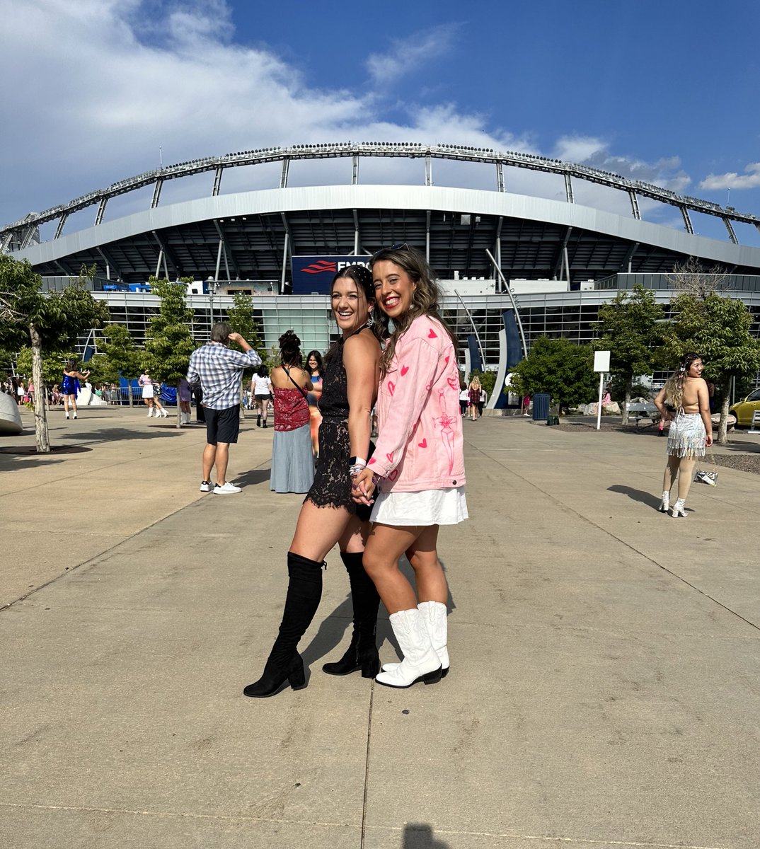 Just two girlies who’d travel anywhere to hug Taylor 🫶🏻 <a href="/taylornation13/">Taylor Nation</a>