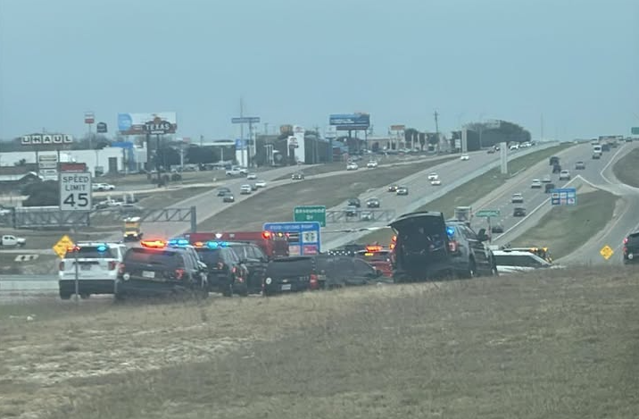 kwtx's tweet photo. π¨ NEW INFORMATION π¨ Police in #KilleenTexas identified the woman shot and killed during a shootout involving two men outside a hotel. INFO: https://t.co/vxLj6yW2bT https://t.co/W8pu5sx34w